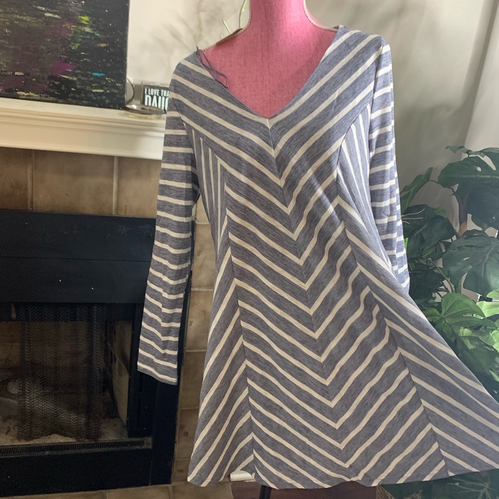 🌙CRESCENT STRIPED VNECK SWING DRESS SIZE LARGE